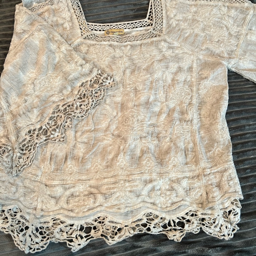 Size Medium linen blend top